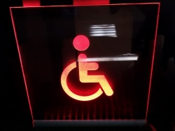 Табличка с датчиком движения