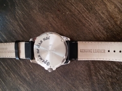 Гравировка надписи на часах