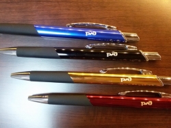 Гравировка логотипа компании на ручке