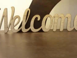 Вырезанная надпись Welcome